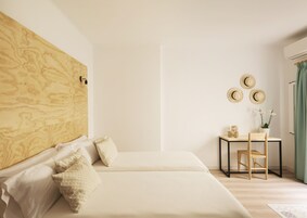 Habitación superior con 2 camas individuales, terraza | Minibar, caja fuerte, decoración individual y mobiliario individual