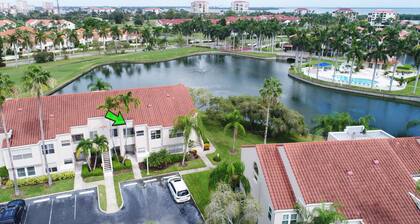 Isla Del Sol Condo, Heated Pool, Water/Golf Views, 5 mins to St. Pete Beach!