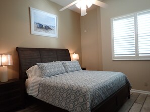 2 bedrooms, free WiFi, bed sheets - Isla Del Sol Condo, Heated Pool, Water/Golf Views, 5 mins to St. Pete Beach! (St. Petersburg)