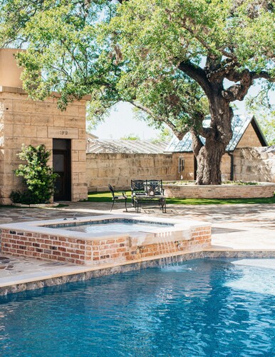 New Guest House in the heart of Texas Wine Country