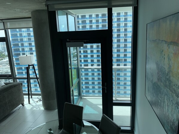 Televisión LCD de 42 pulgadas con canales digitales y televisión