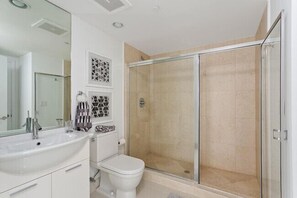 Apartment, 1 Bedroom | Bathroom