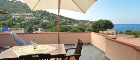 تناول الطعام بالخارج