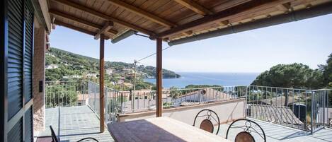 تناول الطعام بالخارج