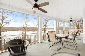 Outdoor dining - A 5500 sq ft.Luxury Home~Huge Boat Dock~Perfect for Large Groups~Waterfront~Pool Table~Firepit (Camdenton)