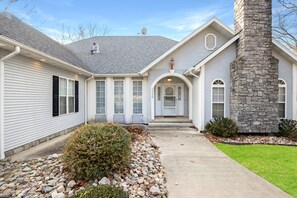 Exterior - A 5500 sq ft.Luxury Home~Huge Boat Dock~Perfect for Large Groups~Waterfront~Pool Table~Firepit (Camdenton)
