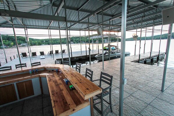 Bar (on property) - A 5500 sq ft.Luxury Home~Huge Boat Dock~Perfect for Large Groups~Waterfront~Pool Table~Firepit (Camdenton)