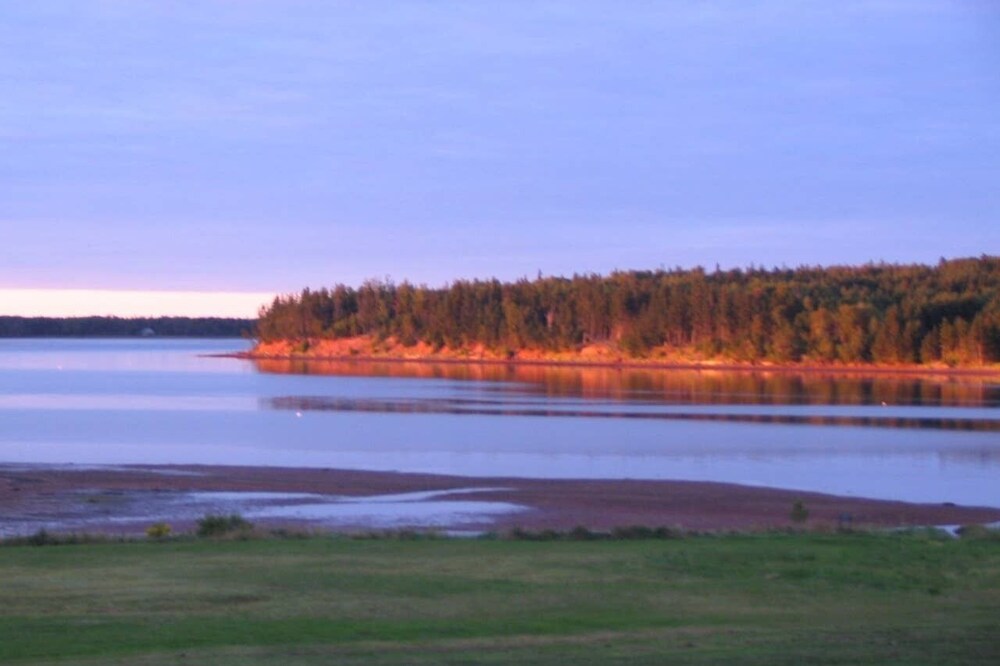2 Bedroom Waterfront Cottage