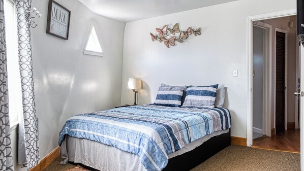 1 bedroom, desk, free WiFi, bed sheets