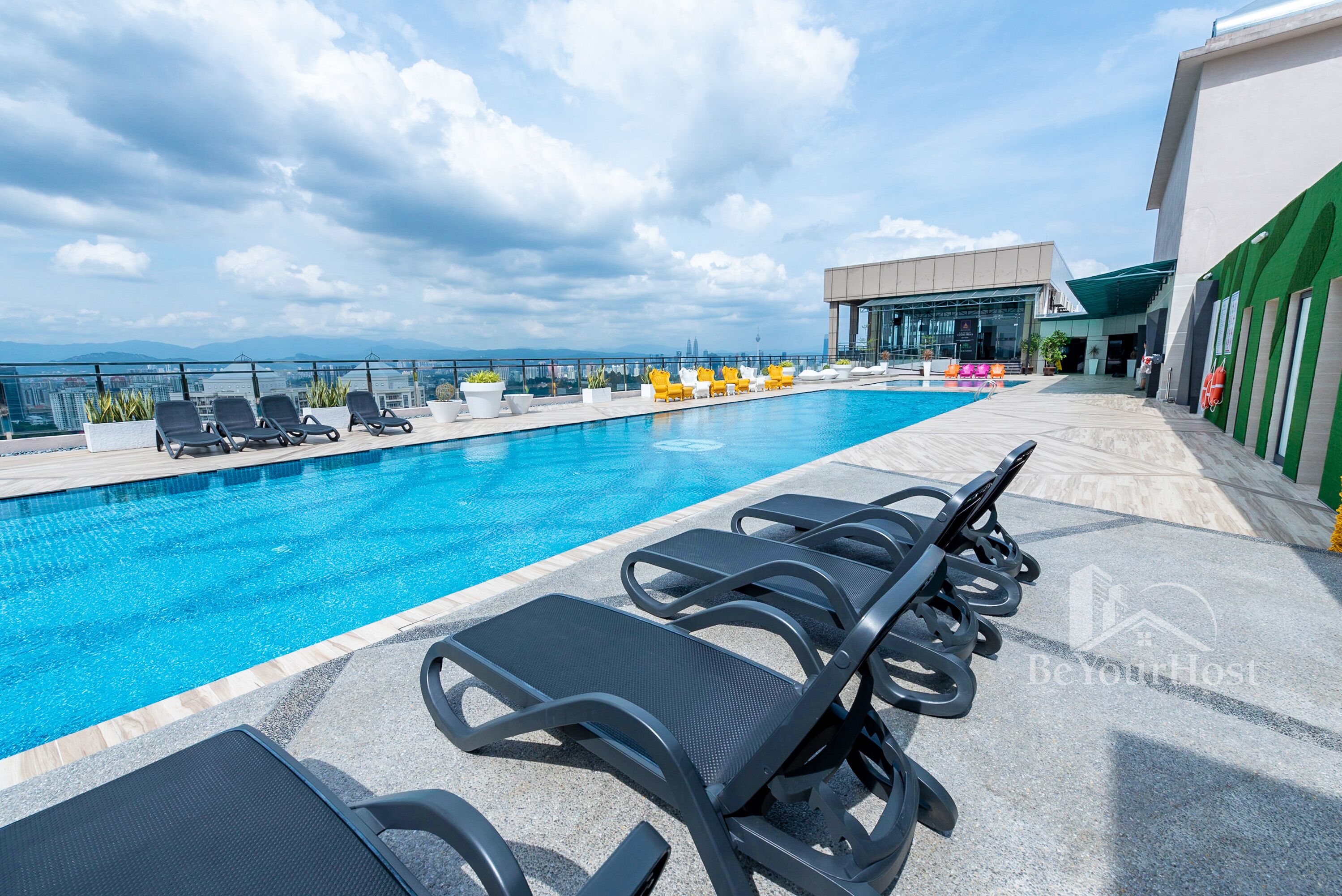 2 outdoor pools