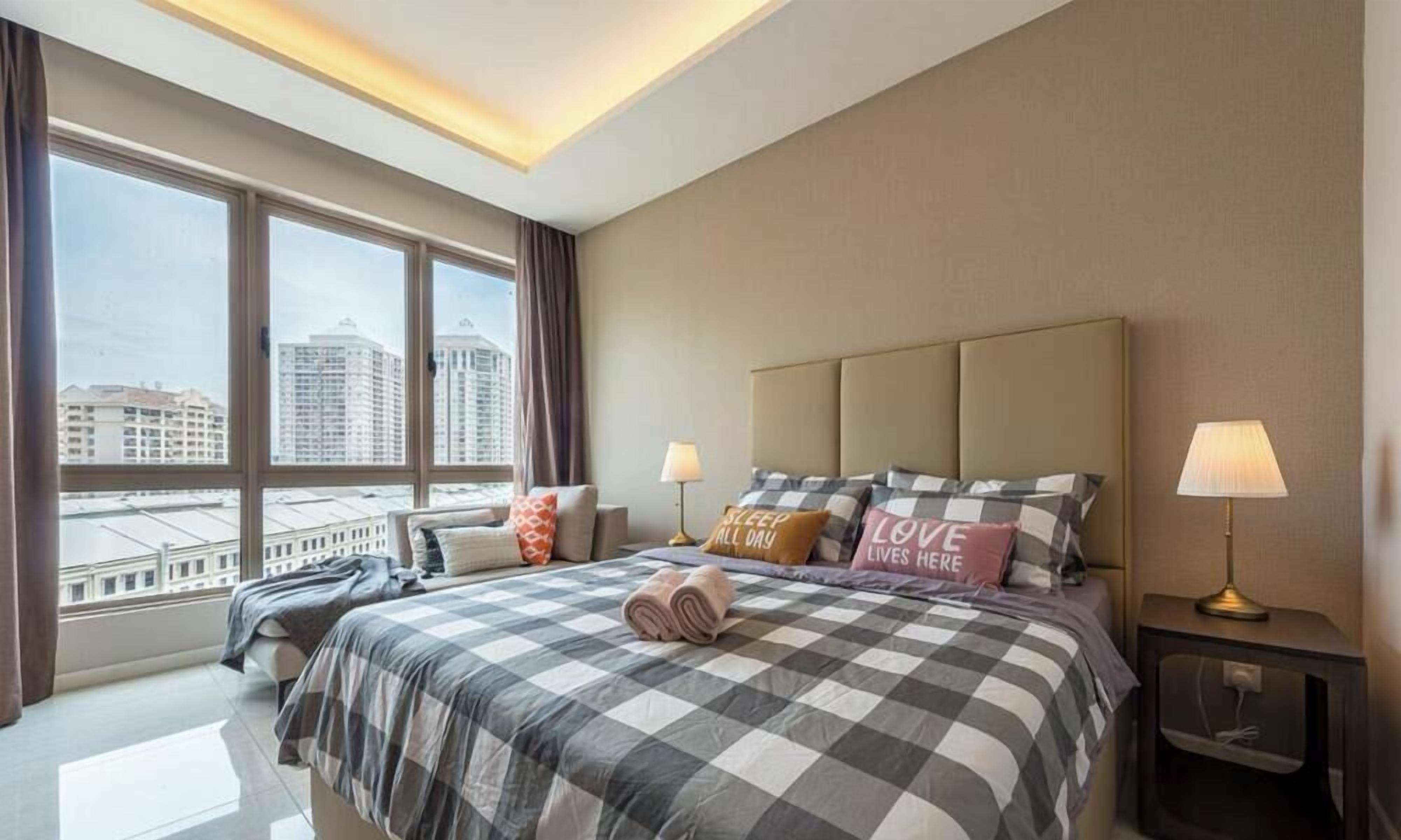 Studio Suite, Hot Tub | Premium bedding, individually decorated, individually furnished, desk