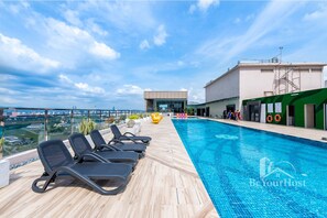 2 outdoor pools - Dorsett Residences by BeYourHost (Kuala Lumpur)