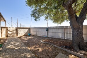 Property grounds - Great location near shopping 3bd/2bth (San Angelo)