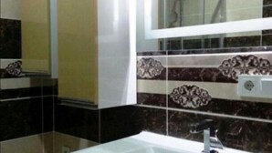 Apartemen Comfort, 1 kamar tidur, akses difabel, Boleh Merokok | Kamar mandi