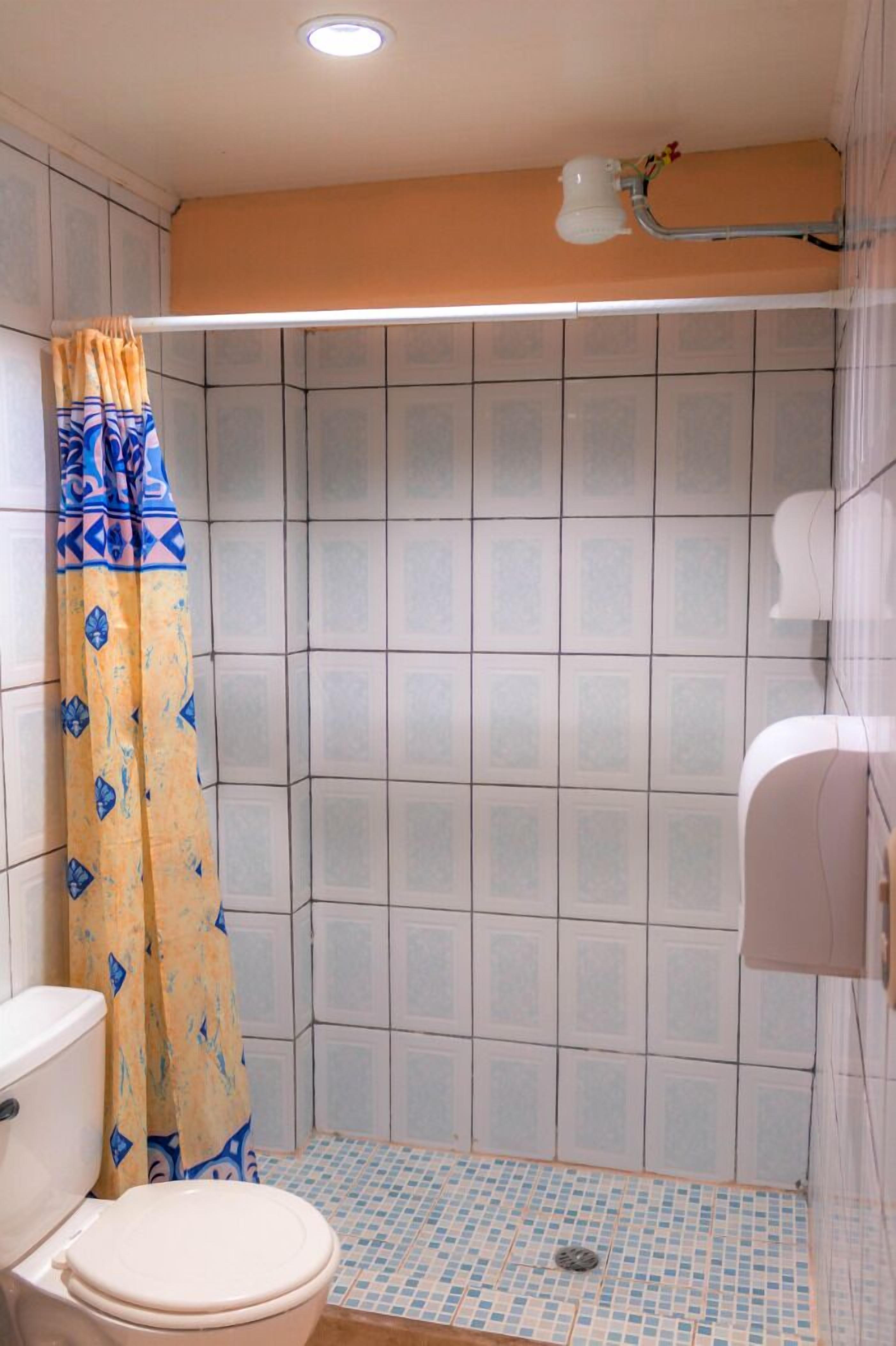 shower, free toiletries, towels, soap