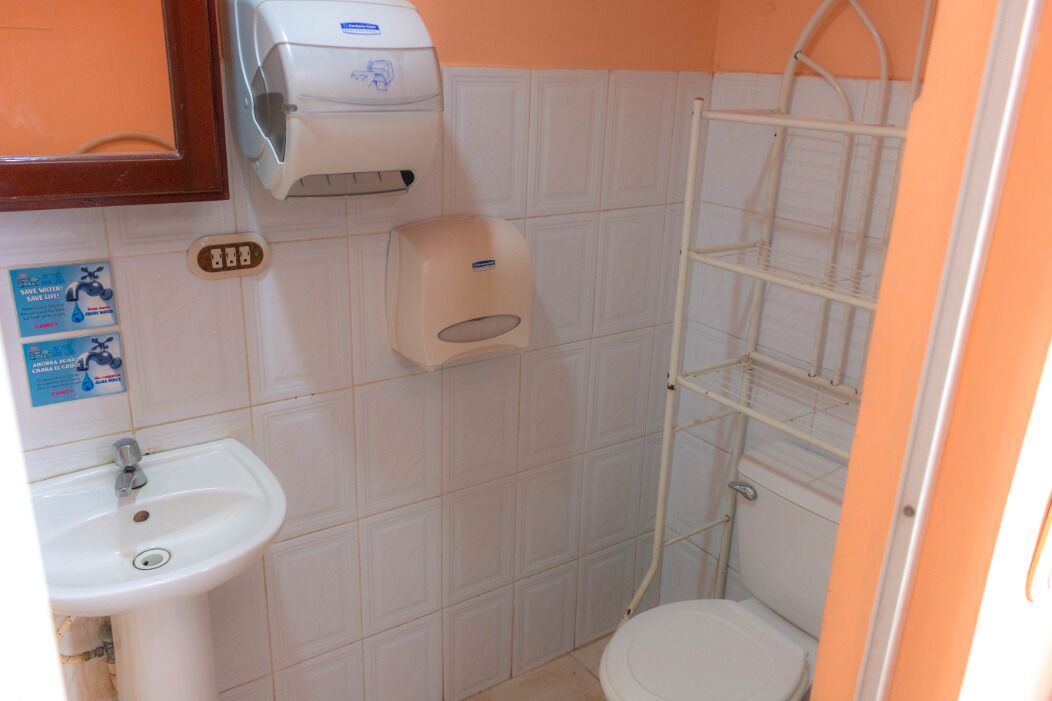 standard twin room | bathroom shower