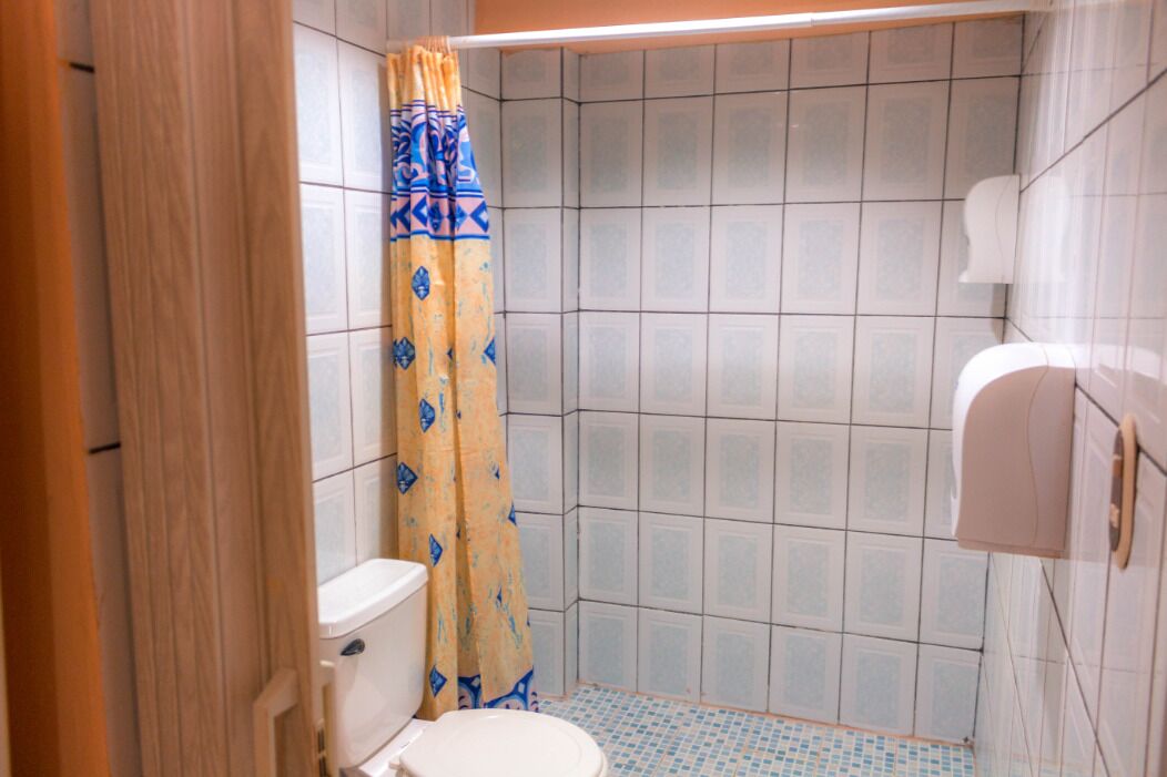 shower, free toiletries, towels, soap