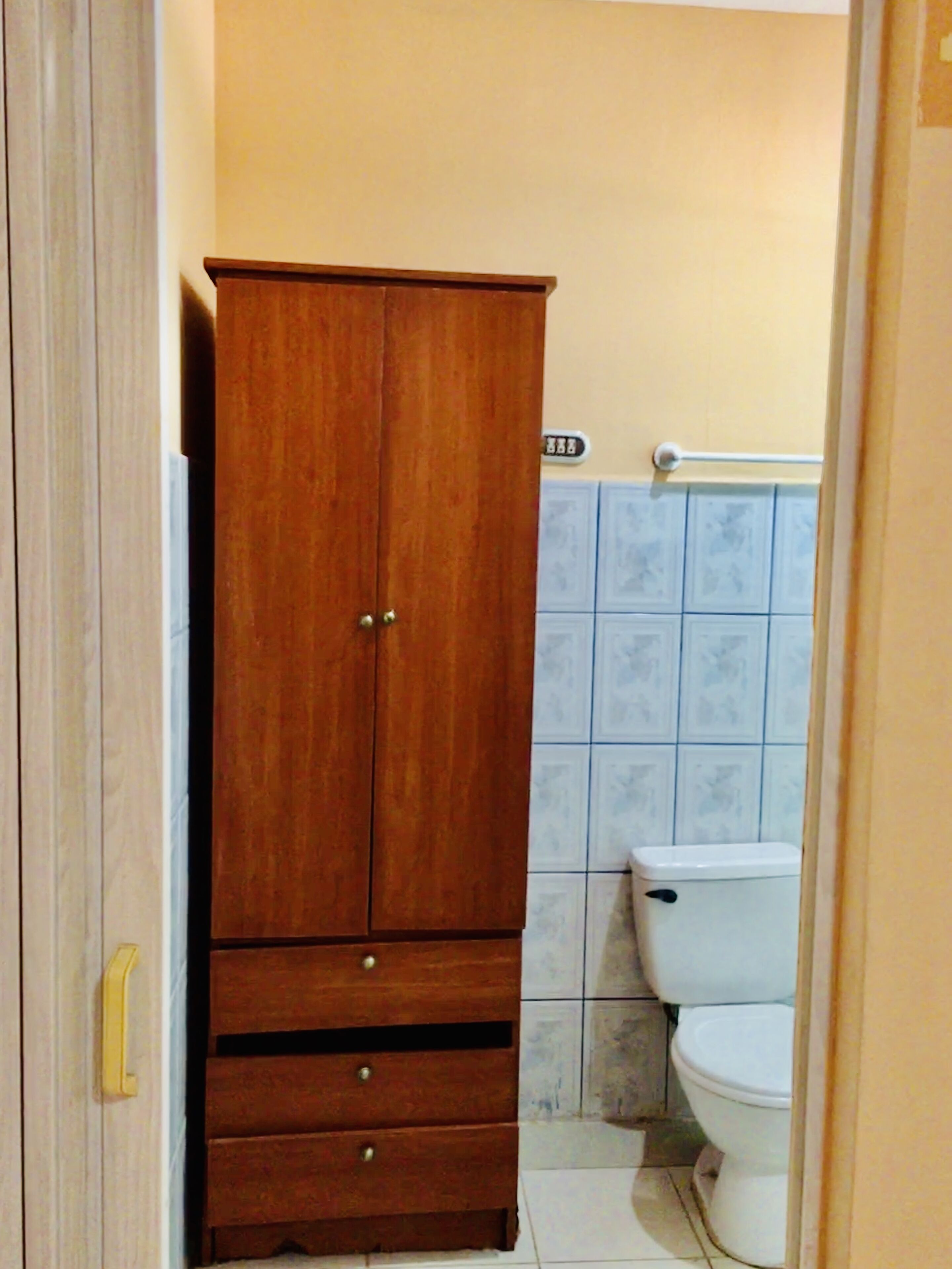 standard triple room, 1 double or 2 single beds, non smoking | bathroom | shower, free toiletries, towels, soap