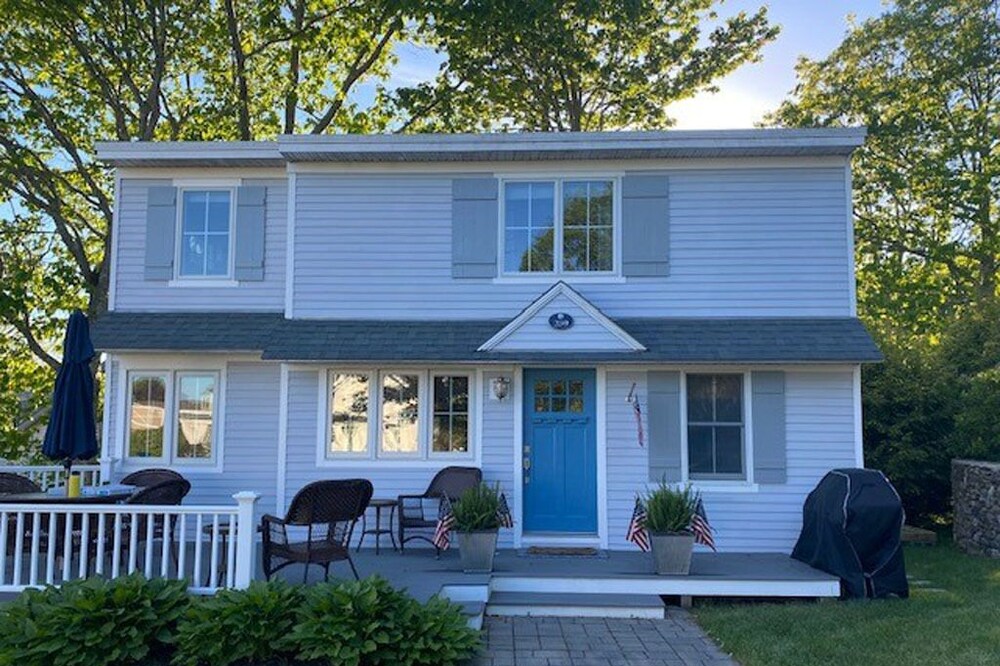 Beach cottage with water views, Kennebunk