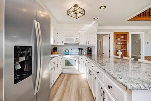 Dishwasher, coffee/tea maker, cookware/dishes/utensils, ice maker