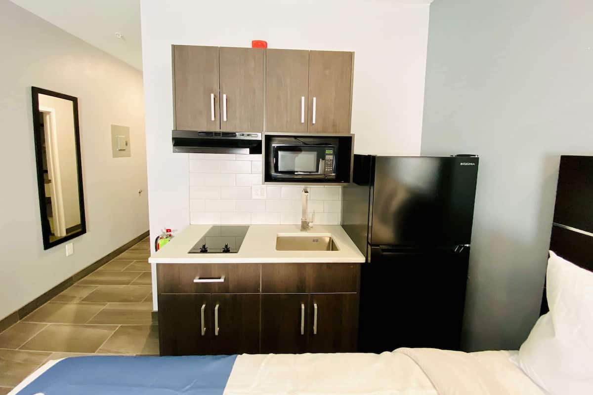 room, 2 queen beds, non smoking (kitchenette) | private kitchenette | coffee/tea maker