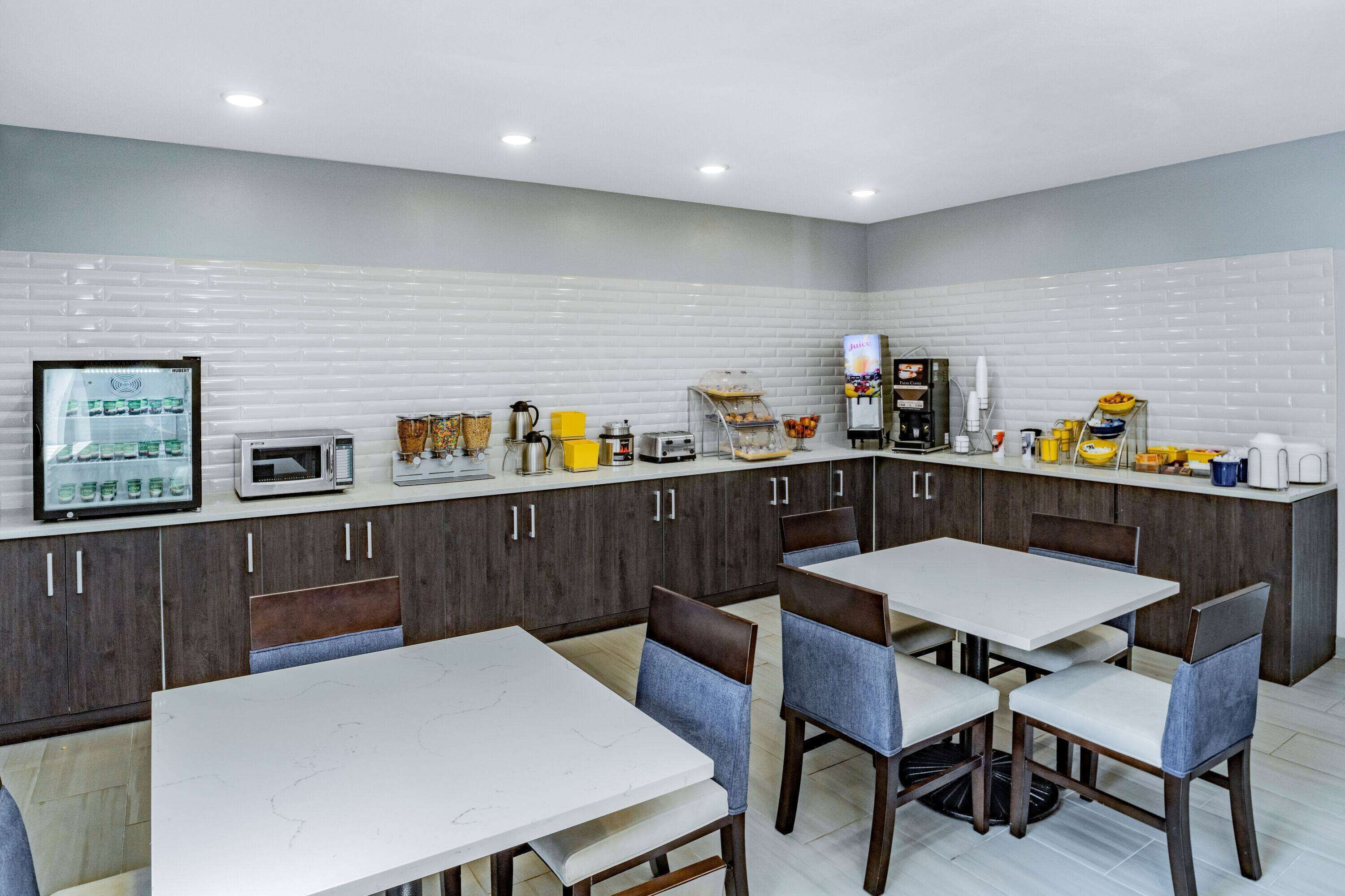 free daily continental breakfast