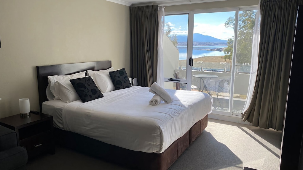 Horizons 113 Is A Mere 3-minute Walk To The Heart Of Jindabyne - 진다바인