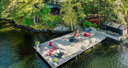 Gorgeous Muskoka masterpiece! Dockside cabana with bar!