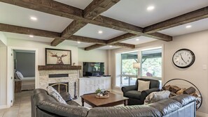 TV, fireplace