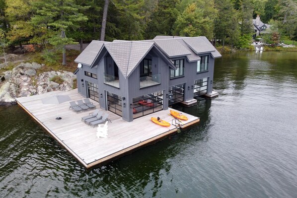 المنشأة من الخارج