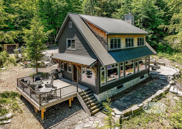 Exterior - Incredible 6 bdrm luxury!! 310' of Frontage! AC! Sunsets! (Rosseau)