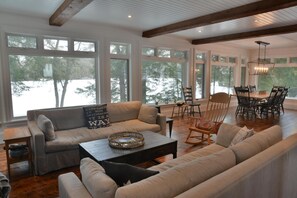 TV - Incredible 6 bdrm luxury!! 310' of Frontage! AC! Sunsets! (Rosseau)
