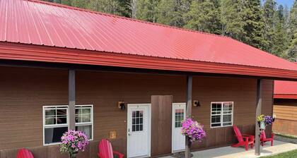 The Antler Luxury Cabin! Cooke City, at the entrance of Yellowstone's NE Gate and Lamar Valley