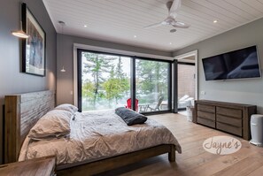 6 bedrooms, free WiFi, bed sheets - Incredible Modern 6 bdrm, 5 bath Open-Concept Cottage on Lovely Lake of Bays! (Lake of Bays)