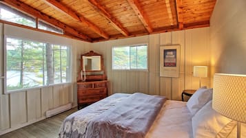 6 bedrooms, WiFi (free), bed sheets