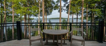 5 bdrm, 4 bath, Lake Joe Island Property! Boathouse!