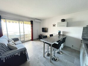 Interior - BEAU STUDIO CABINE RENOVE FACE A LA MER (LE CAP D AGDE)