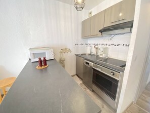 Réfrigérateur, micro-ondes, four, lave-vaisselle