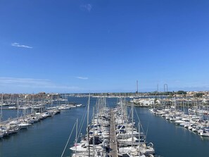 Marina - EMPLACEMENT STRATEGIQUE POUR CET APPARTEMENT AVEC GRANDE TERRASSE (LE CAP D AGDE)