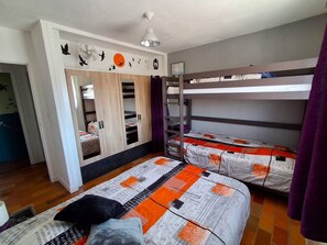2 bedrooms