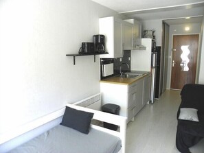 Interior - BEAU STUDIO RENOVE ENTRE PLAGE ET CENTRE PORT AVEC PARKING (LE CAP D AGDE)