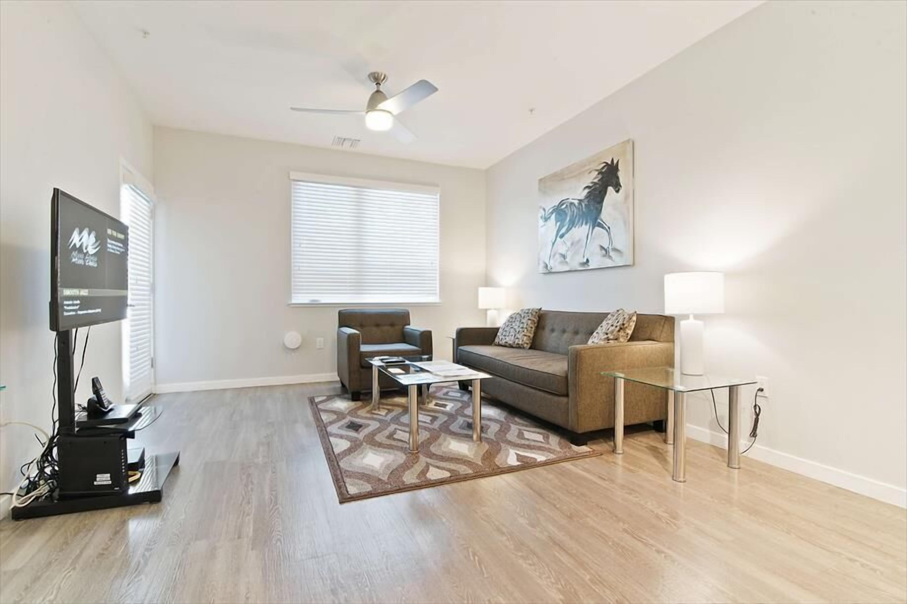 1BR Apt in Menlo Park| Work From Home | WiFi+Desk | Gym+Pool