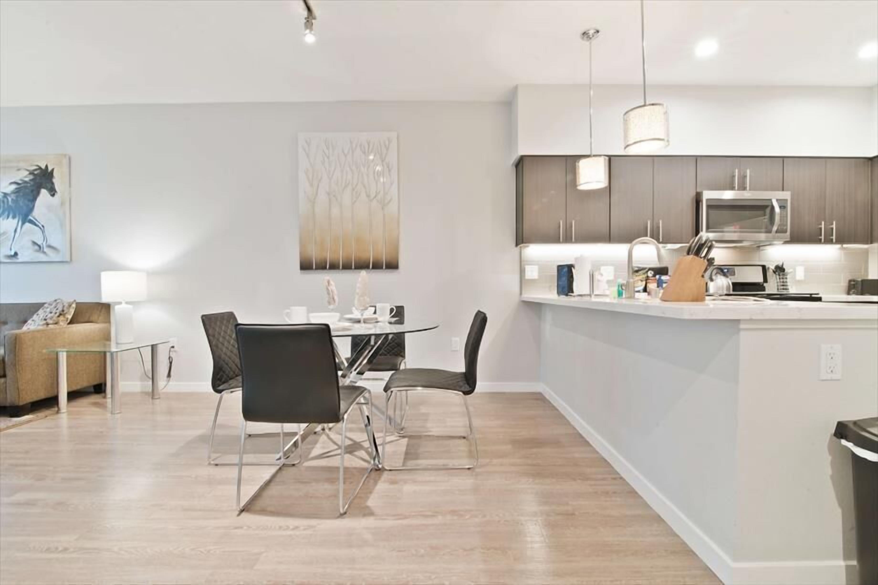 1BR Apt in Menlo Park| Work From Home | WiFi+Desk | Gym+Pool