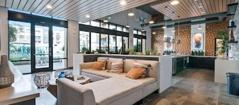 Close to Menlo Park Rail | High Speed Internet + Washer/D