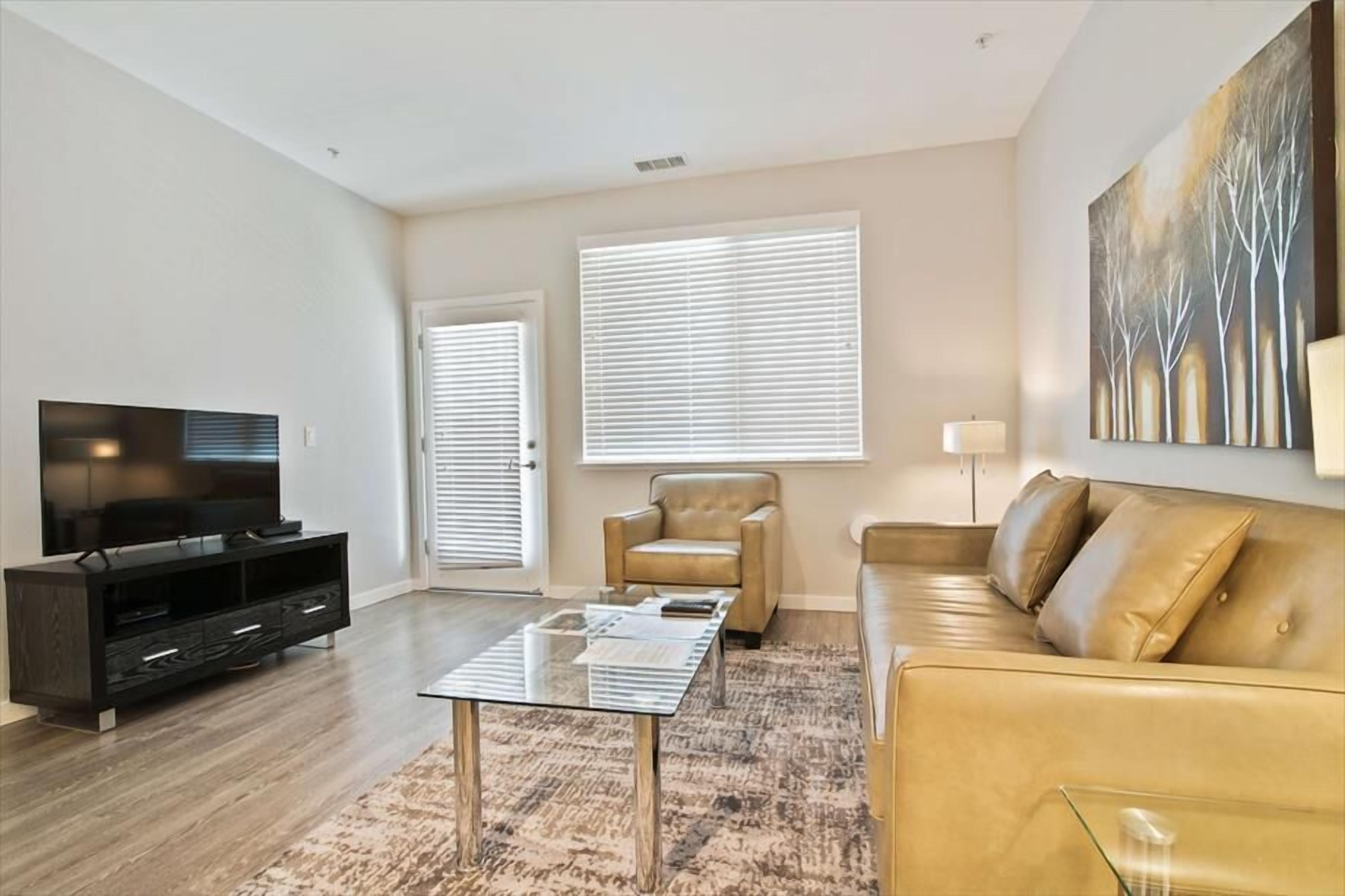 Modern 2BR | Full Kitchen & Laundry | Near Stanford Hospital