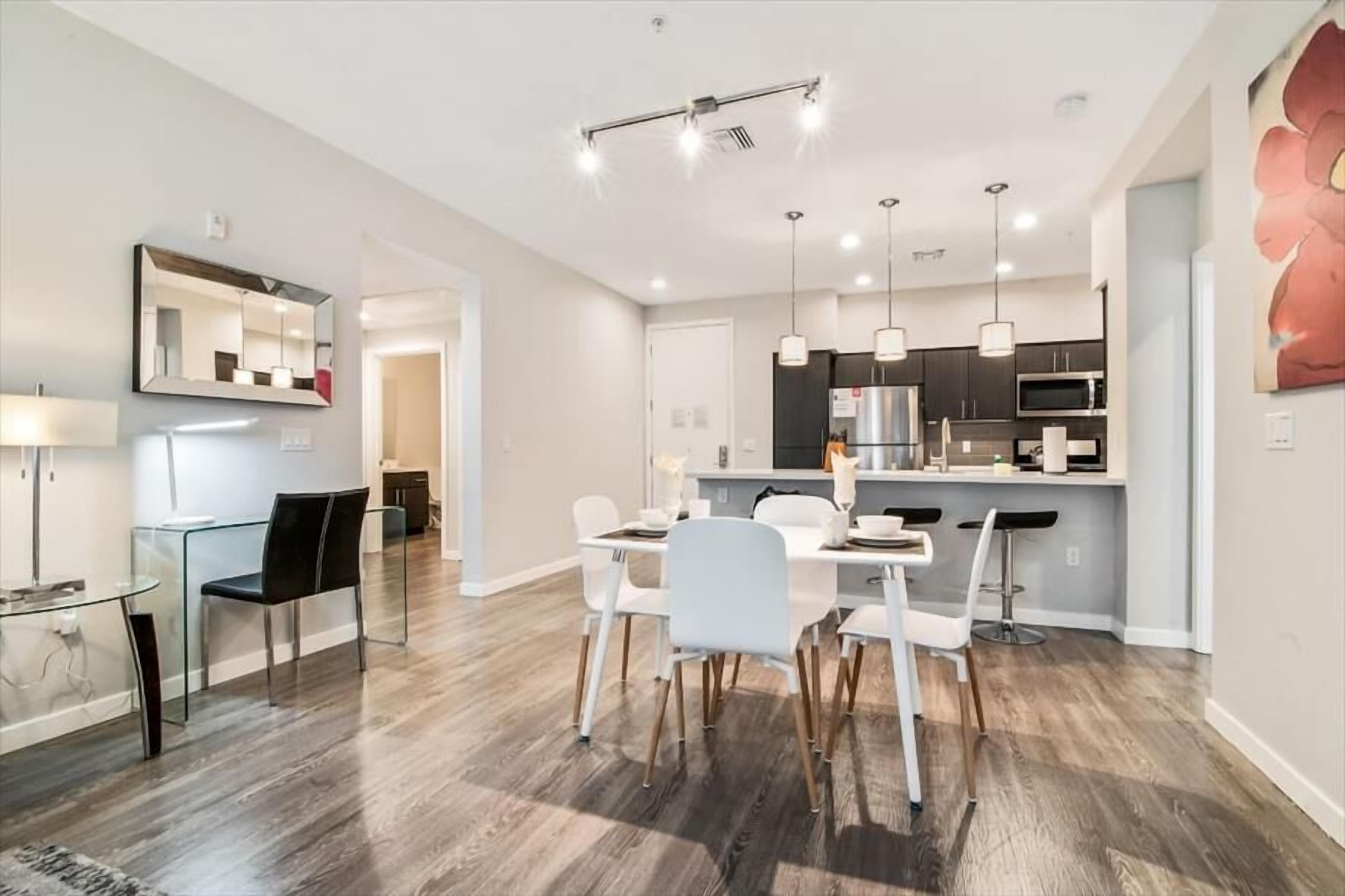 Sunny 2BR | Ideal for Medical | Laundry | Kitchen | Menlo Park