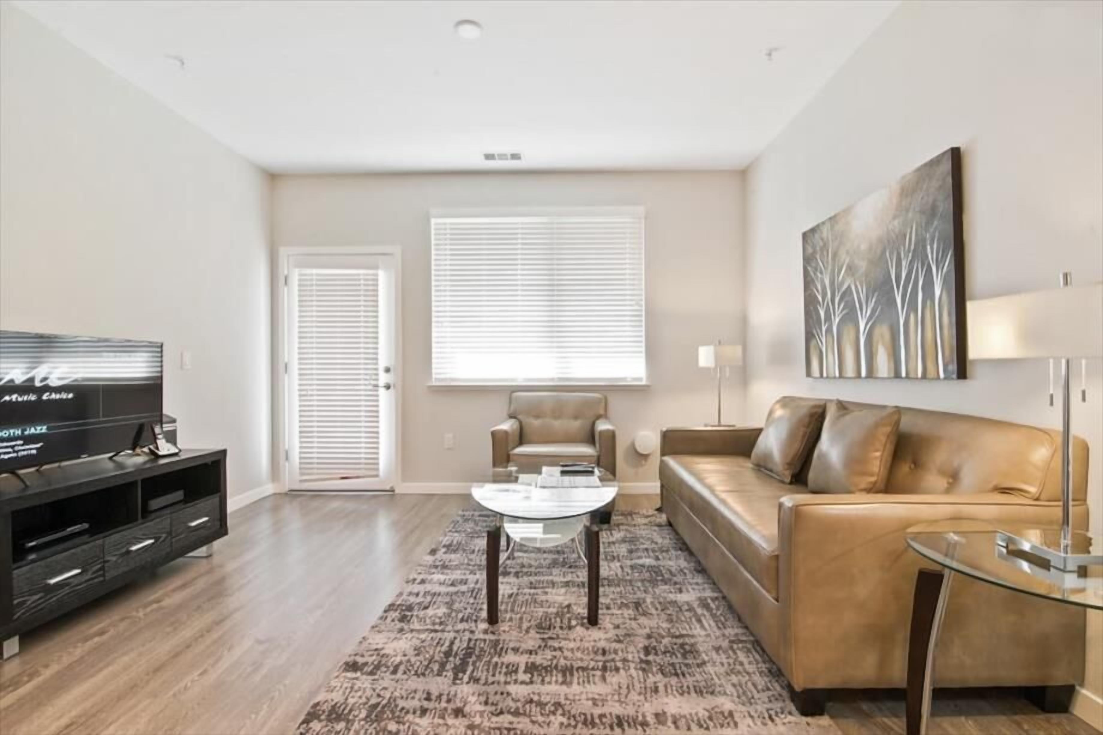 Sunny 2BR | Ideal for Medical | Laundry | Kitchen | Menlo Park