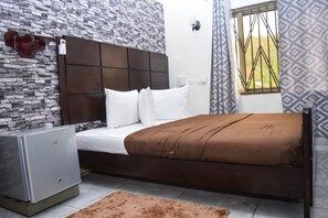 ห้องเอ็กเซกคิวทีฟ | เครื่องนอนระดับพรีเมียม, โต๊ะทำงาน, พื้นที่ทำงานแบบใช้แล็ปท็อป