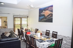 Breakfast, lunch, dinner served; local and international cuisine