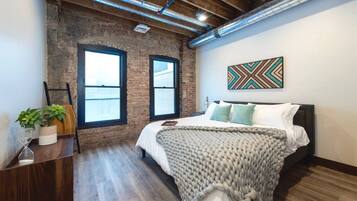 2 habitaciones, escritorio, tabla de planchar con plancha y wifi